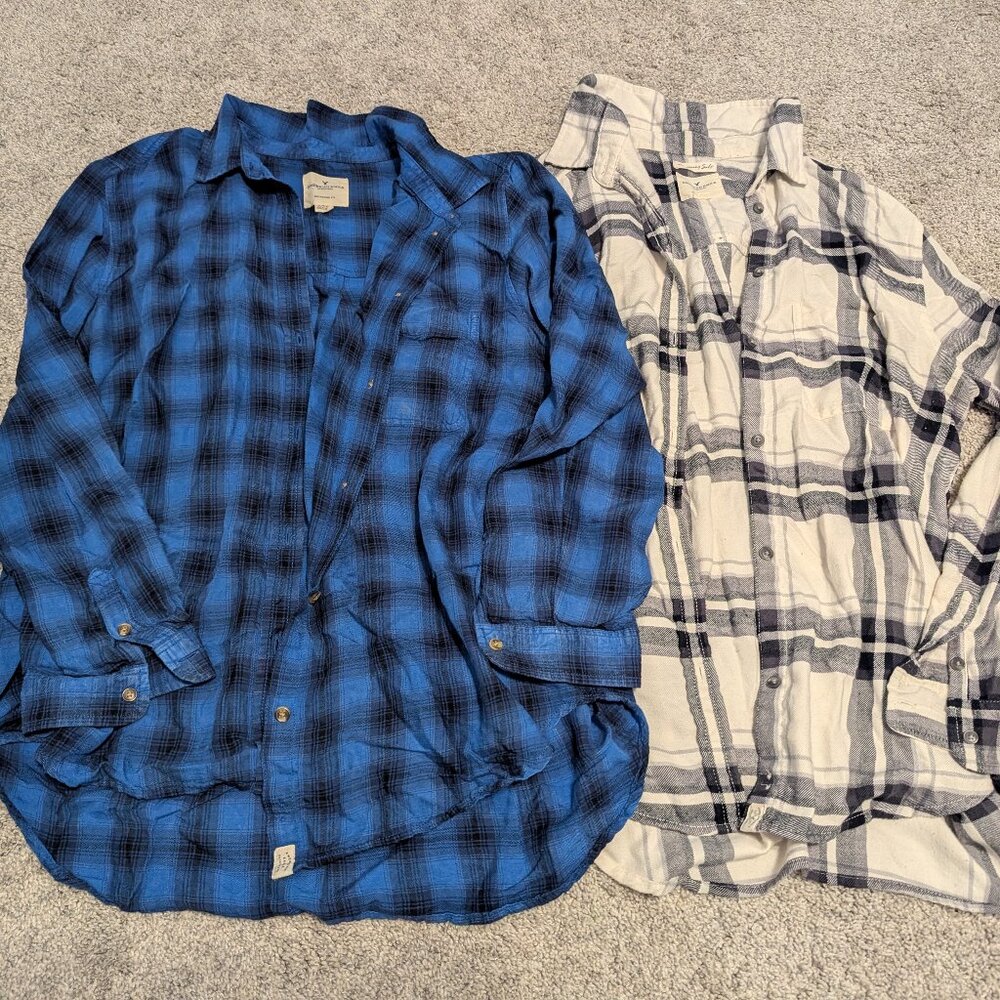 2 American Eagle women's boyfriend fit long sleeve button down plaid shirts XL